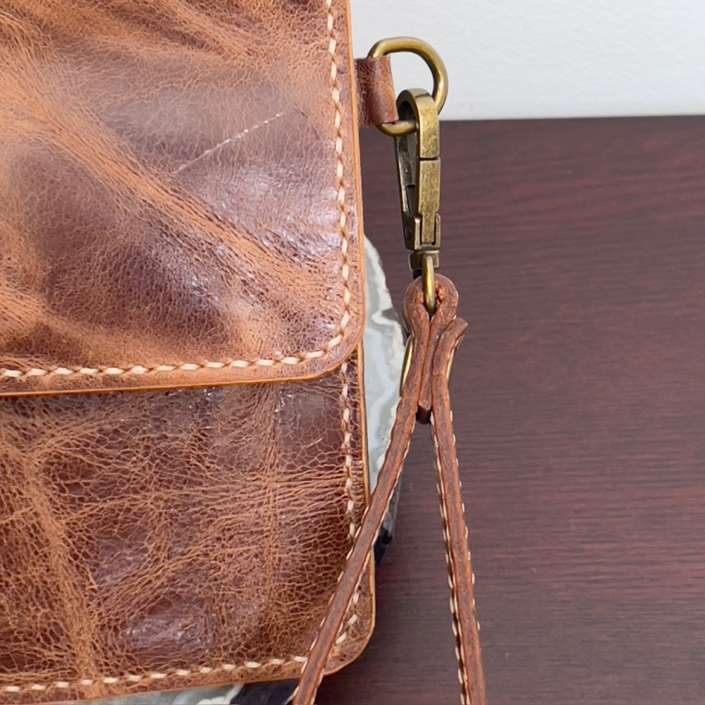 Handmade Honey Brown Leather Clutch, Detach Strap, Antique Brass Hardware - Picture 13 of 17